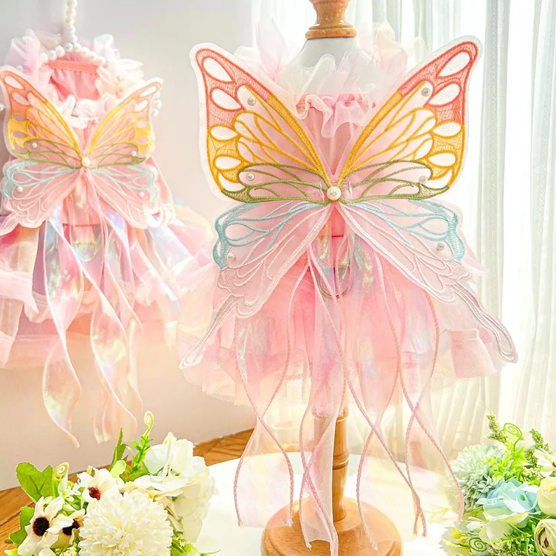 კაბები ფრთებით